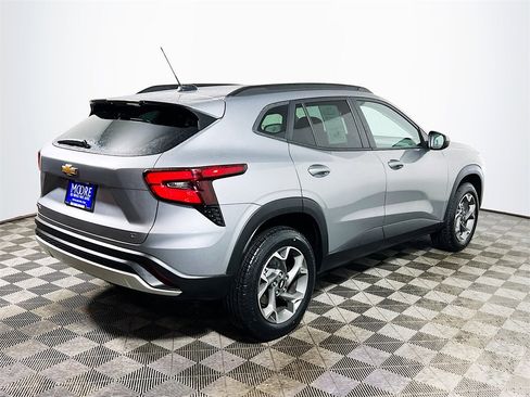 Used 2024 Chevrolet Trax LT image 8