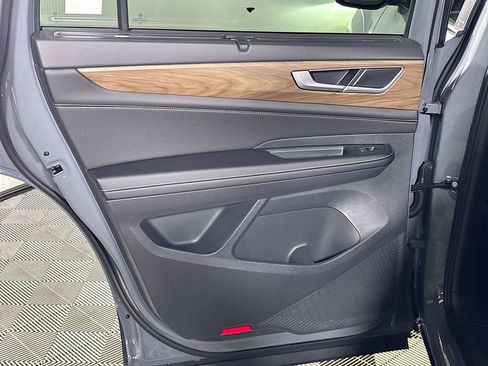 New 2026 Volkswagen Atlas SE image 18