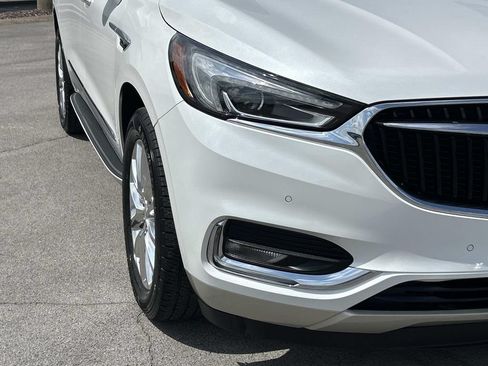 Used 2018 Buick Enclave Premium w/ Experience Buick Package FWD image 11