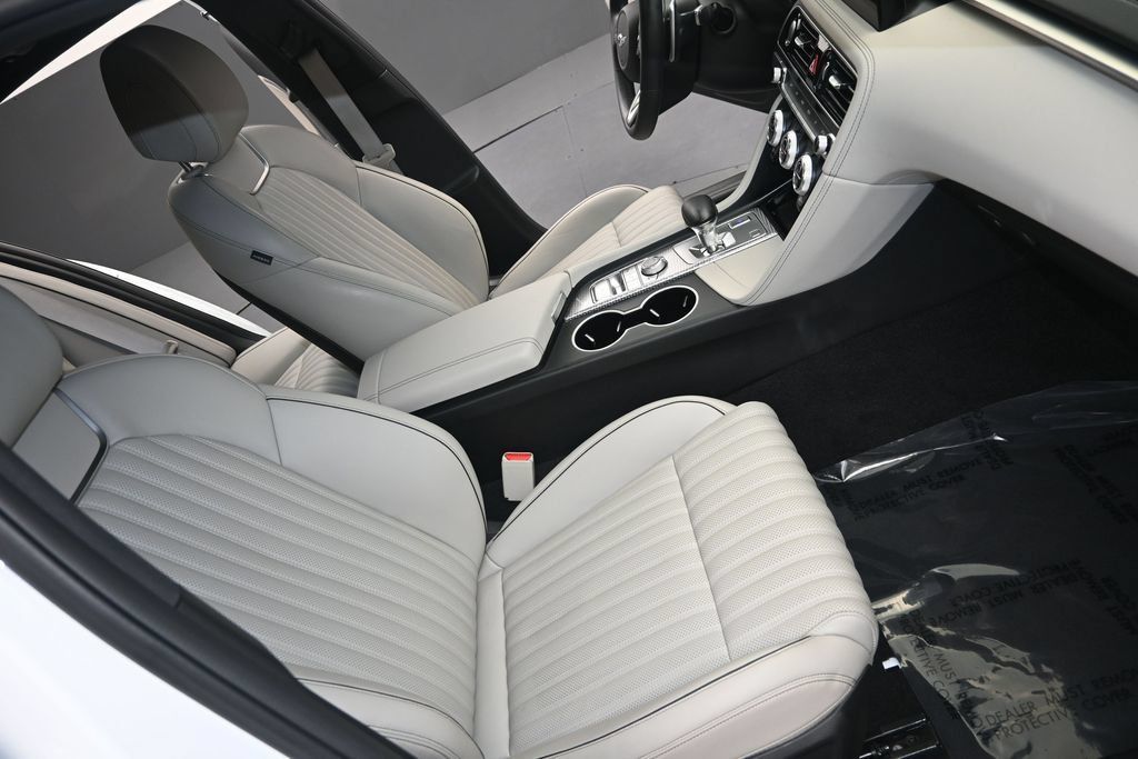 Used 2023 Genesis G70 2.0T w/ Sport Prestige Package RWD image 13