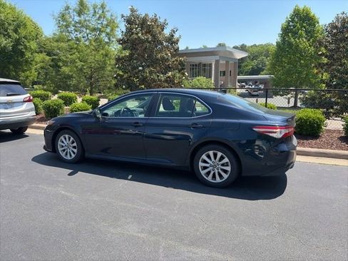 Used 2019 Toyota Camry LE w/ Carpet Mat Package FWD image 4