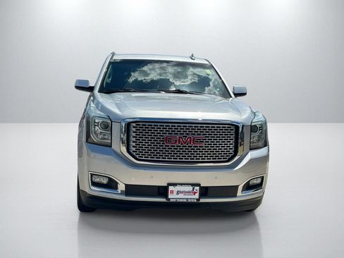 Used 2017 GMC Yukon Denali RWD image 2