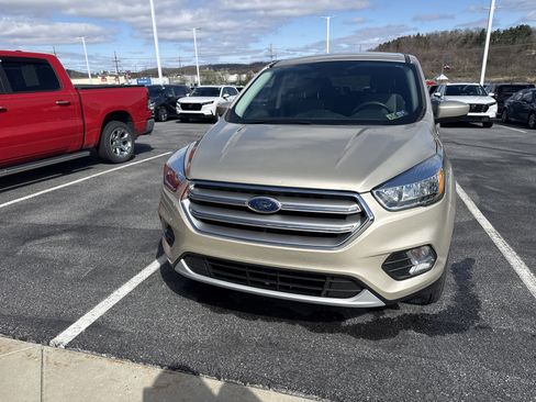 Used 2017 Ford Escape SE image 4