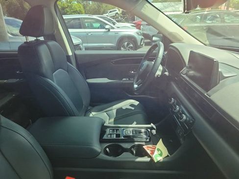 Used 2025 Honda Pilot EX-L image 3