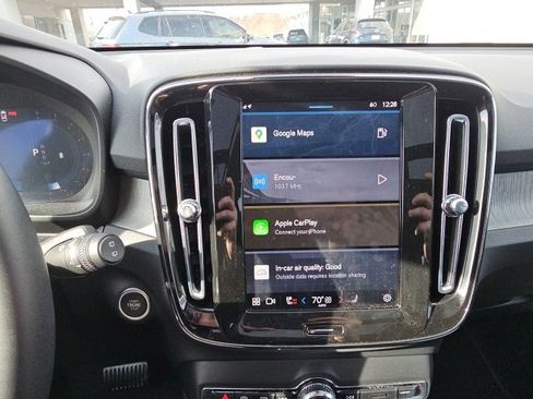 Used 2025 Volvo XC40 B5 Plus image 10