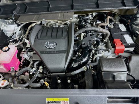 Used 2023 Toyota Highlander LE FWD image 29