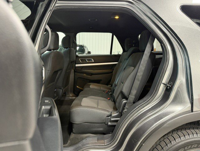 Used 2017 Ford Explorer XLT AWD/4WD image 11