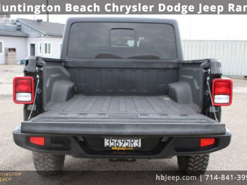 Used 2022 Jeep Gladiator Willys image 9