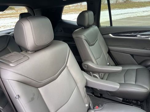 Used 2025 Cadillac XT6 Premium Luxury image 31