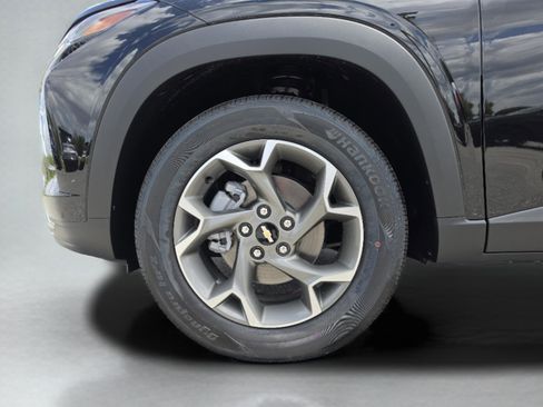 New 2026 Chevrolet Trax LT w/ Sunroof Package FWD image 38