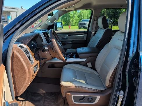 Used 2020 RAM 1500 Laramie AWD/4WD image 3