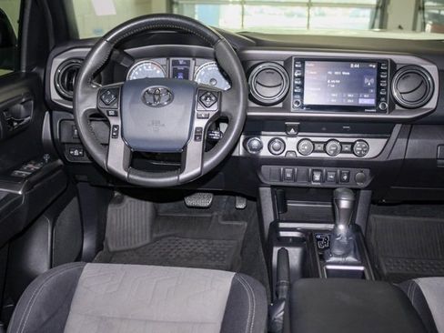 Used 2020 Toyota Tacoma TRD Off-Road image 10