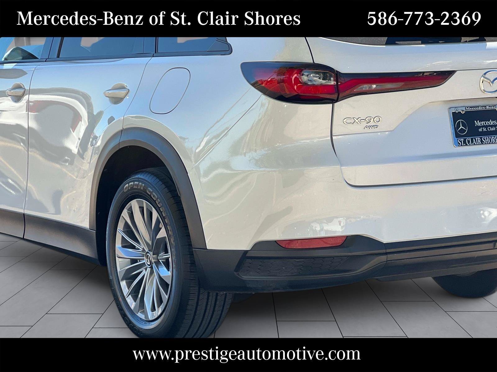Used 2024 MAZDA CX-90 Plug-In Hybrid w/ Preferred AWD/4WD image 4