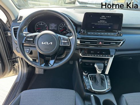 Certified 2023 Kia Seltos S w/ Navigation Package image 15