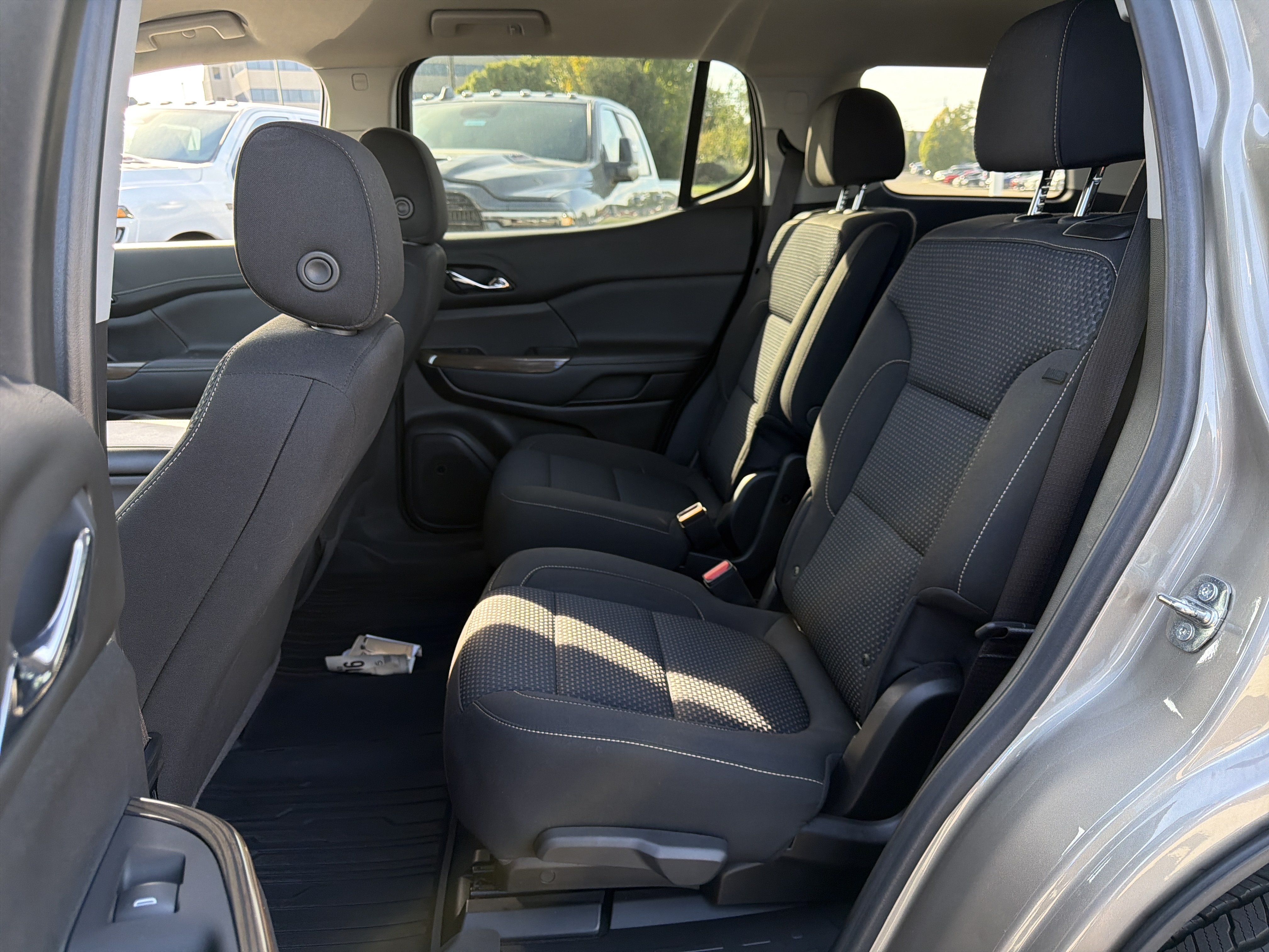 Used 2022 GMC Acadia SLE w/ Driver Convenience Package FWD image 19