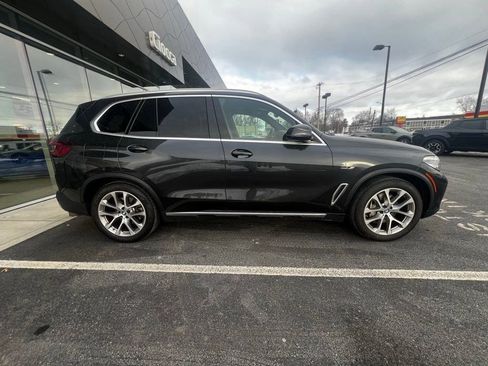Used 2022 BMW X5 xDrive45e w/ Climate Comfort Package image 4