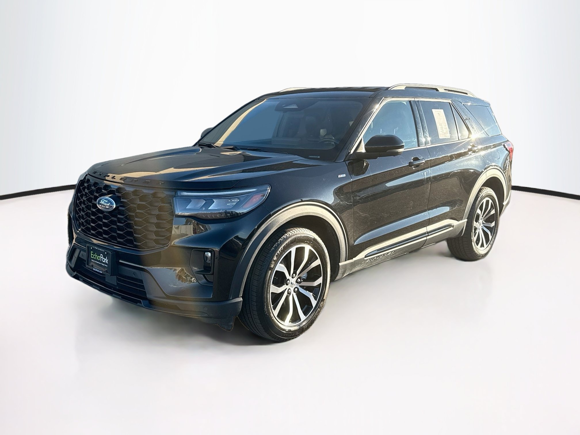 Used 2025 Ford Explorer ST-Line AWD/4WD image 3