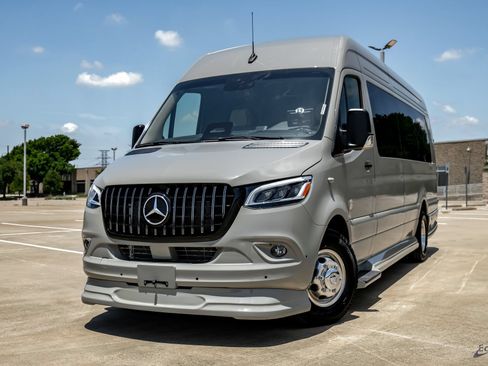 Used 2025 Mercedes-Benz Sprinter 3500 image 6