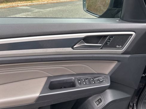 Used 2021 Volkswagen Atlas Cross Sport SEL Premium image 17