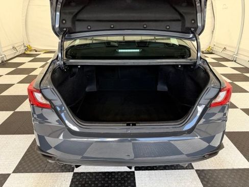 Used 2025 Toyota Camry SE AWD/4WD image 4