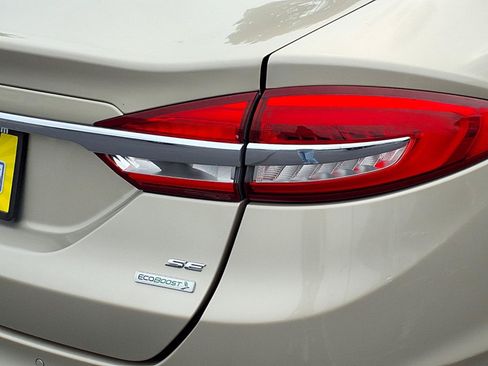 Used 2017 Ford Fusion SE w/ Fusion SE Technology Package FWD image 23
