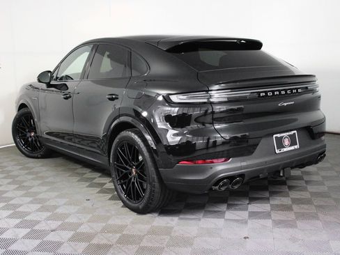 Certified 2026 Porsche Cayenne E-Hybrid Coupe image 3