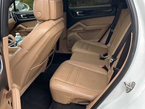 Used 2021 Porsche Cayenne Coupe image 10