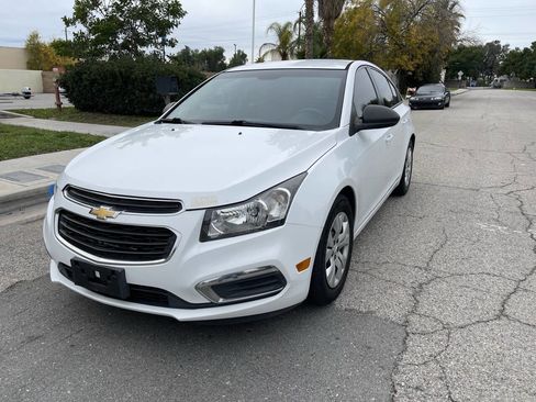 Used 2015 Chevrolet Cruze LS image 2