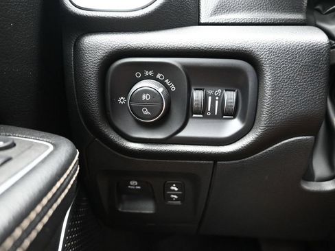 Used 2023 RAM 1500 Laramie AWD/4WD image 23