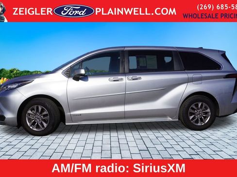 Used 2021 Toyota Sienna LE image 2