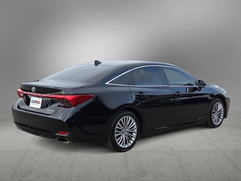 Used 2019 Toyota Avalon Limited FWD image 8