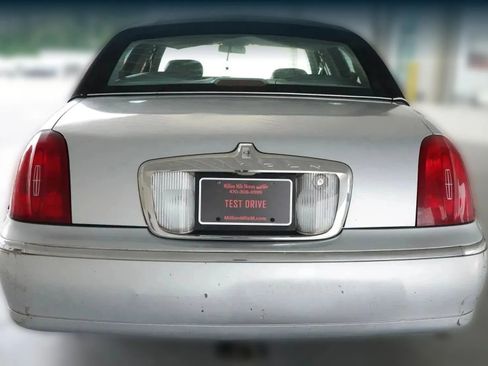 Used 1998 Lincoln Town Car Executive image 10