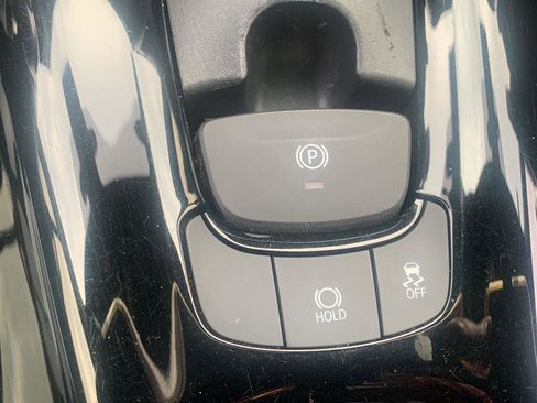 Used 2021 Toyota C-HR XLE image 13