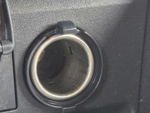 Used 2021 Toyota Highlander LE FWD image 32