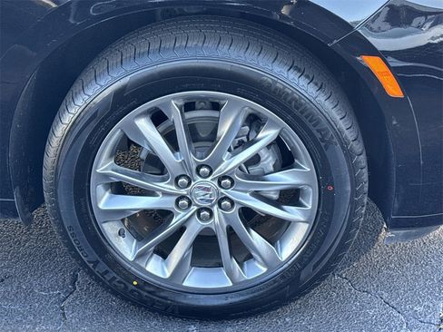 Used 2023 Buick Enclave Avenir image 12