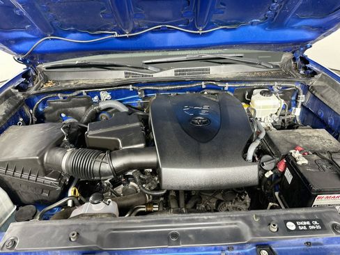 Used 2017 Toyota Tacoma TRD Off-Road w/ Premium & Technology Package AWD/4WD image 31