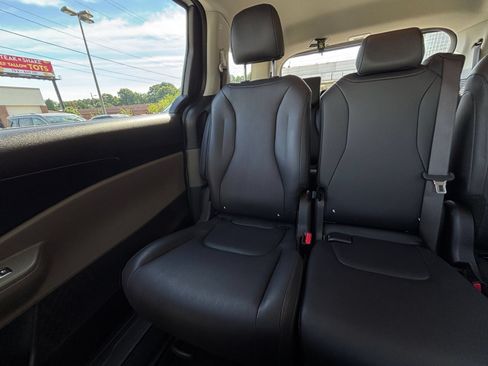 Used 2026 Kia Carnival FWD image 42