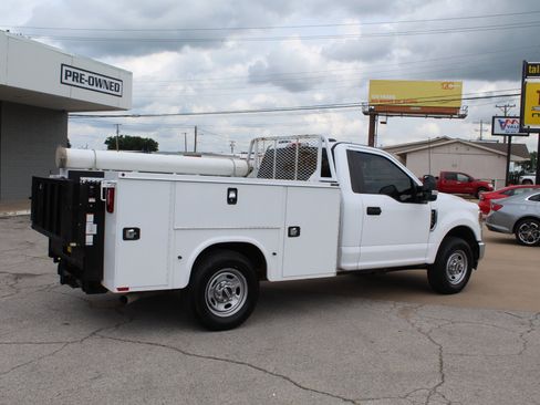 Used 2022 Ford F250 XL w/ Power Equipment Group RWD image 4