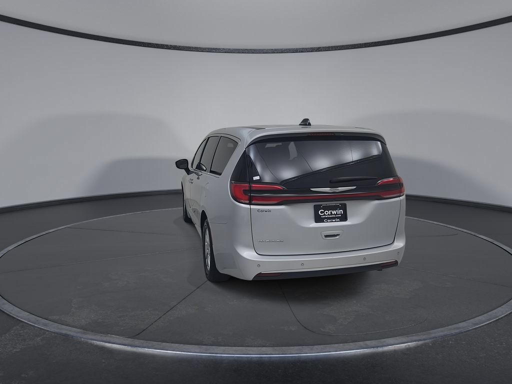 Certified 2024 Chrysler Pacifica Touring-L FWD image 14