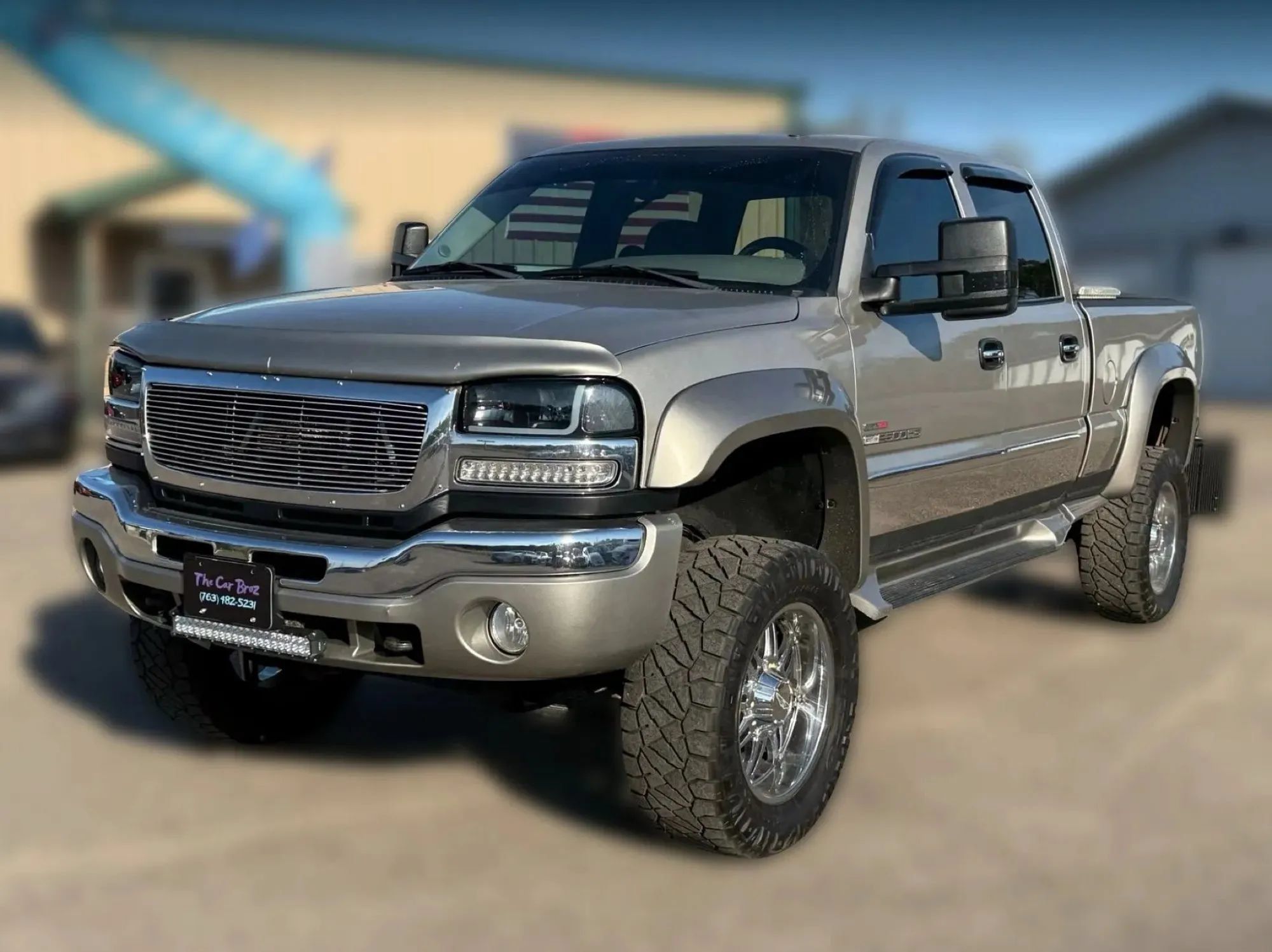Used 2003 GMC Sierra 2500 SLT w/ SLT Preferred Equipment Group AWD/4WD image 2