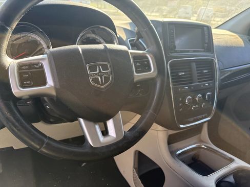 Used 2012 Dodge Grand Caravan SXT w/ Entertainment Group 1 image 4