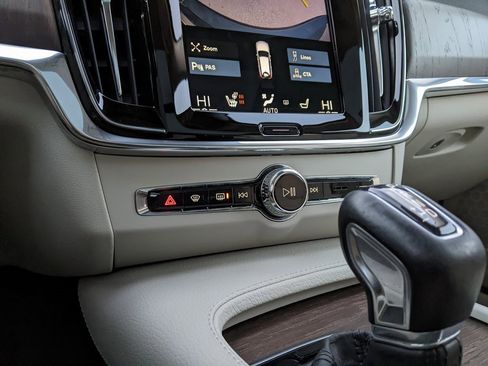 Used 2021 Volvo V90 T6 Cross Country w/ Climate Package image 18