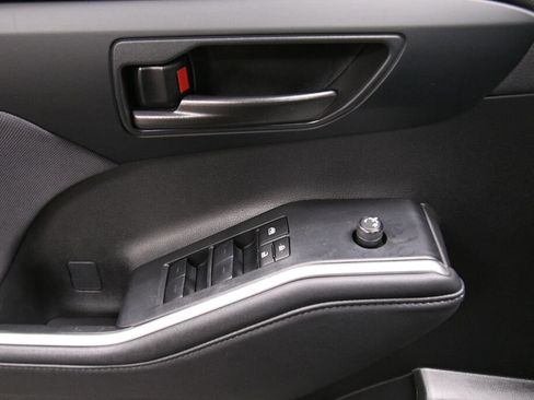 Certified 2024 Toyota Highlander LE image 11