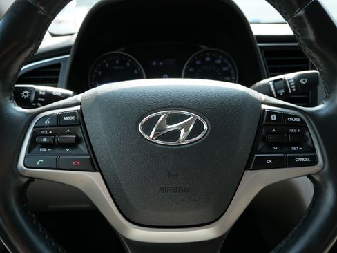 Used 2017 Hyundai Elantra Limited FWD image 25
