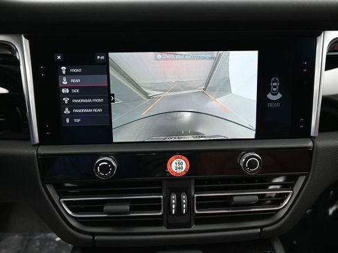 Used 2025 Porsche Macan image 21