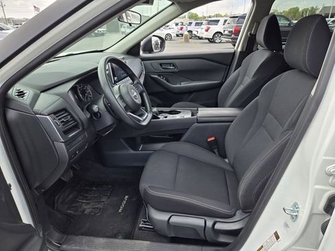 Used 2024 Nissan Rogue S image 10