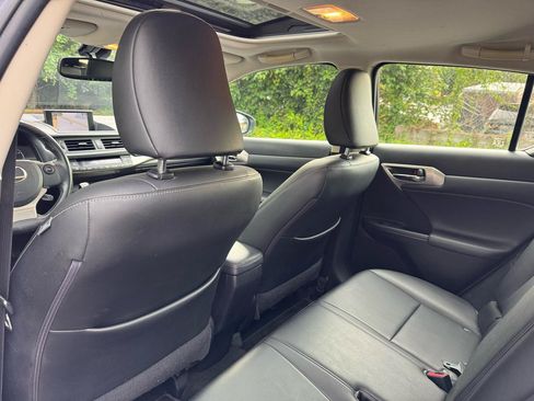 Used 2015 Lexus CT 200h w/ Navigation Package FWD image 17