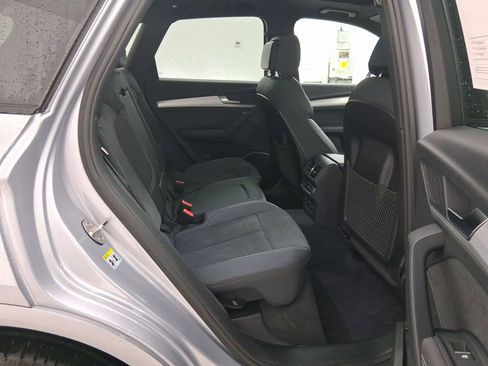 Used 2024 Audi Q5 e Premium Plus w/ Premium Plus Package image 31
