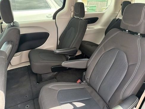 Used 2023 Chrysler Voyager LX FWD image 15