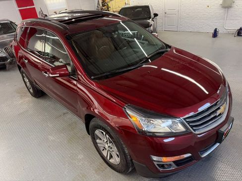 Used 2017 Chevrolet Traverse LT image 16